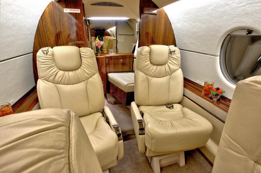 volo privato sul Beechcraft Hawker 400 XP